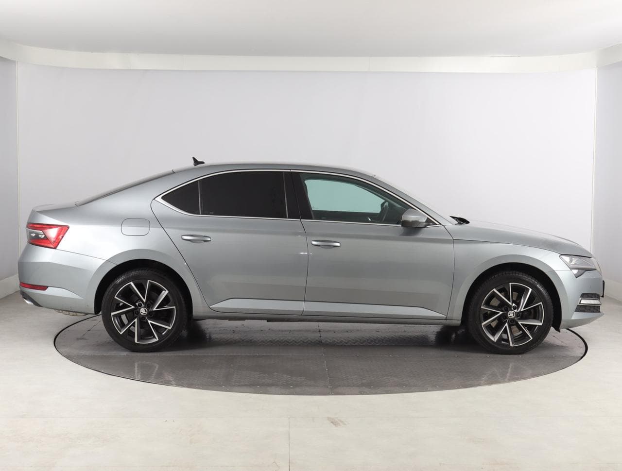2020 Škoda SUPERB - 8