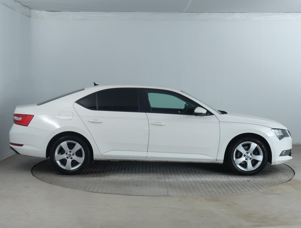 2015 Škoda SUPERB - 8