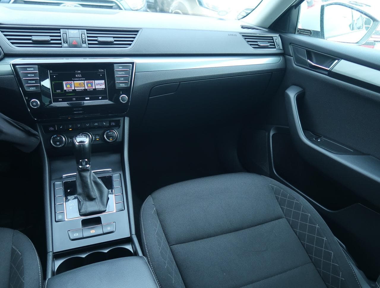 2015 Škoda SUPERB - 11