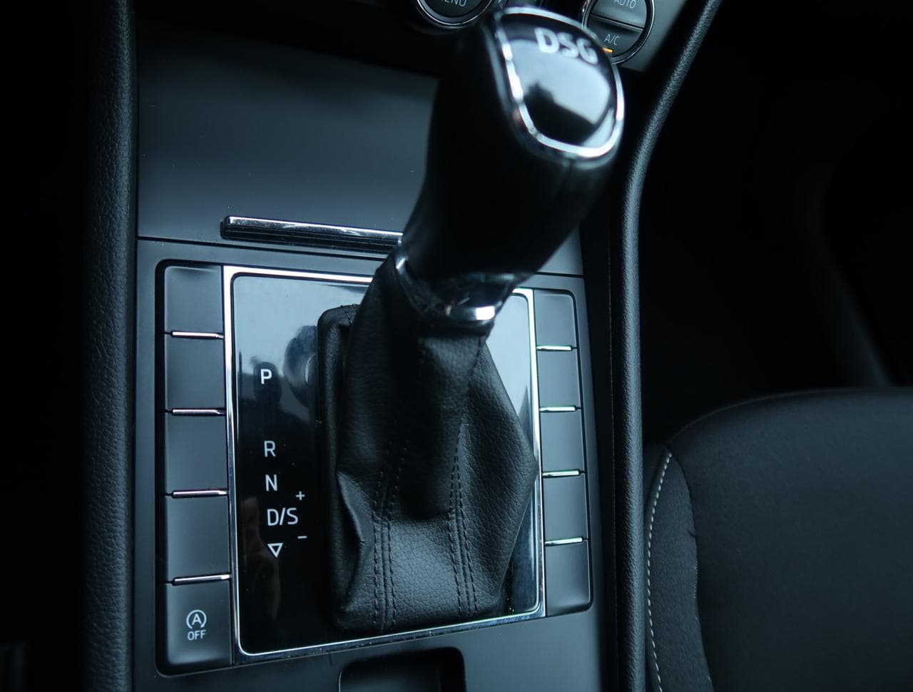 2015 Škoda SUPERB - 19