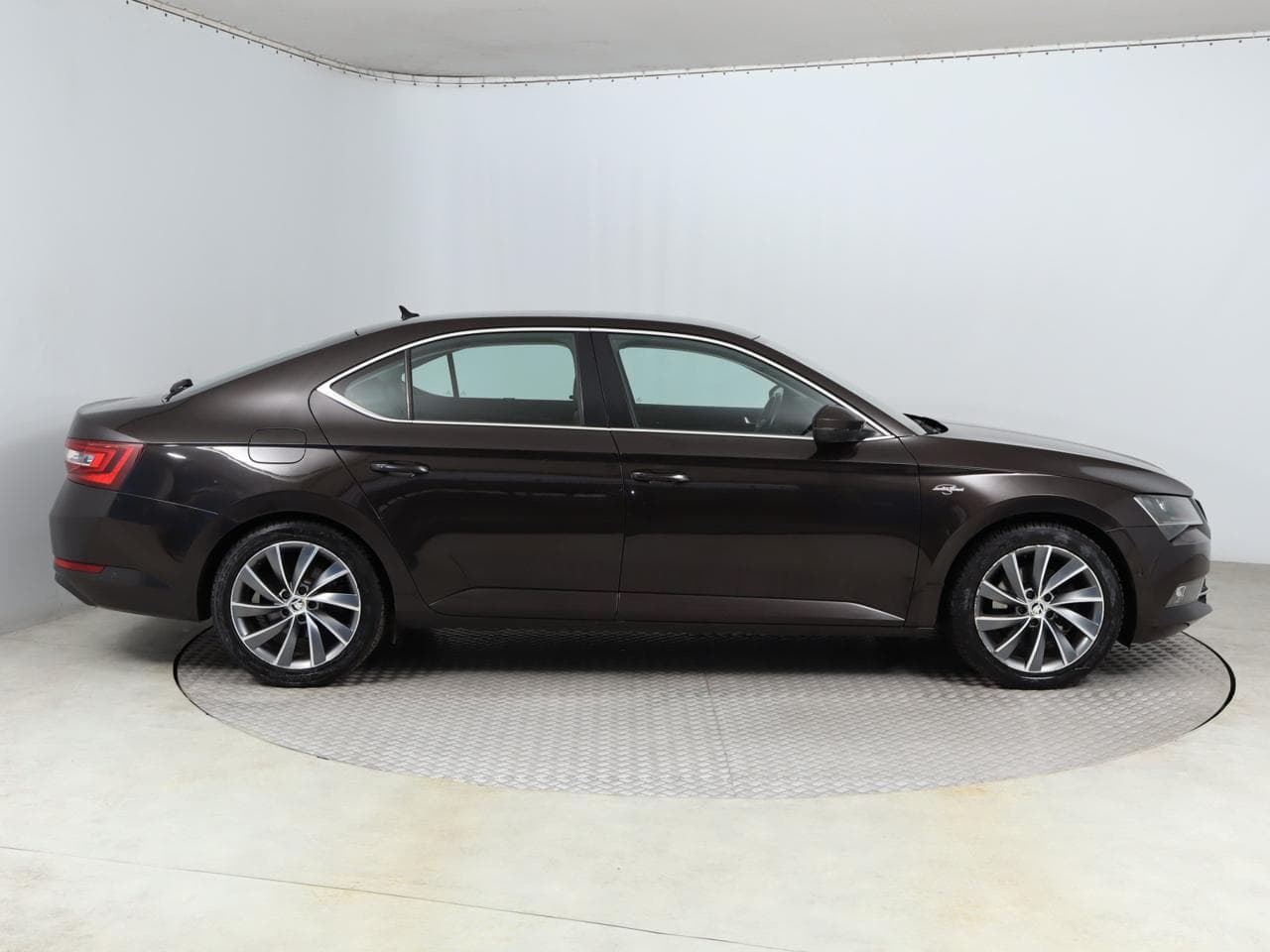 2017 Škoda SUPERB - 8