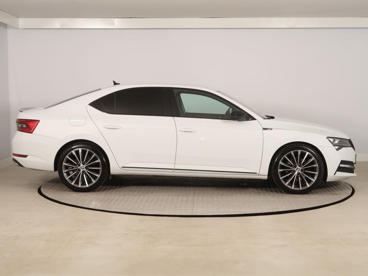 2020 Škoda SUPERB - 8