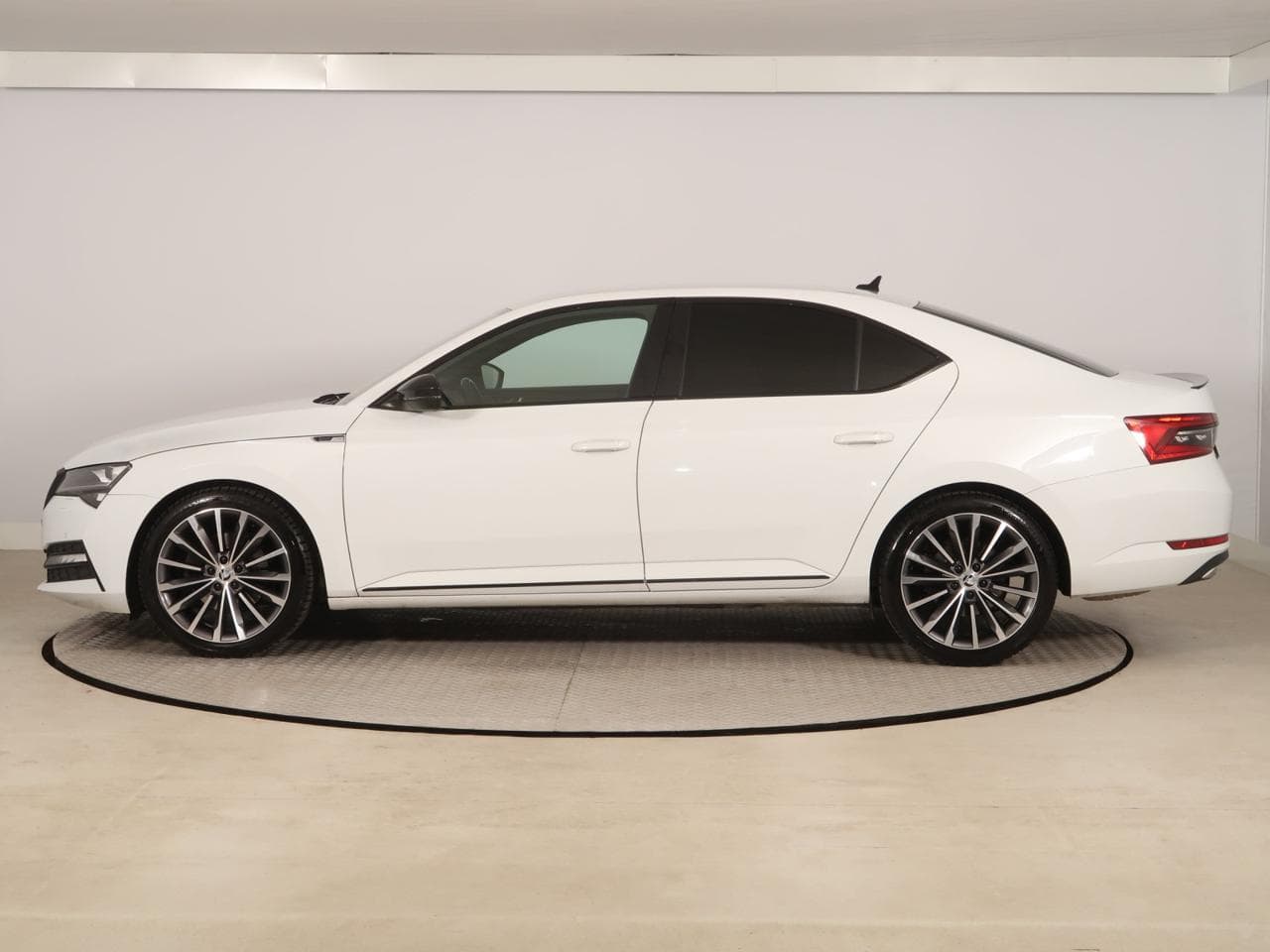 2020 Škoda SUPERB - 4
