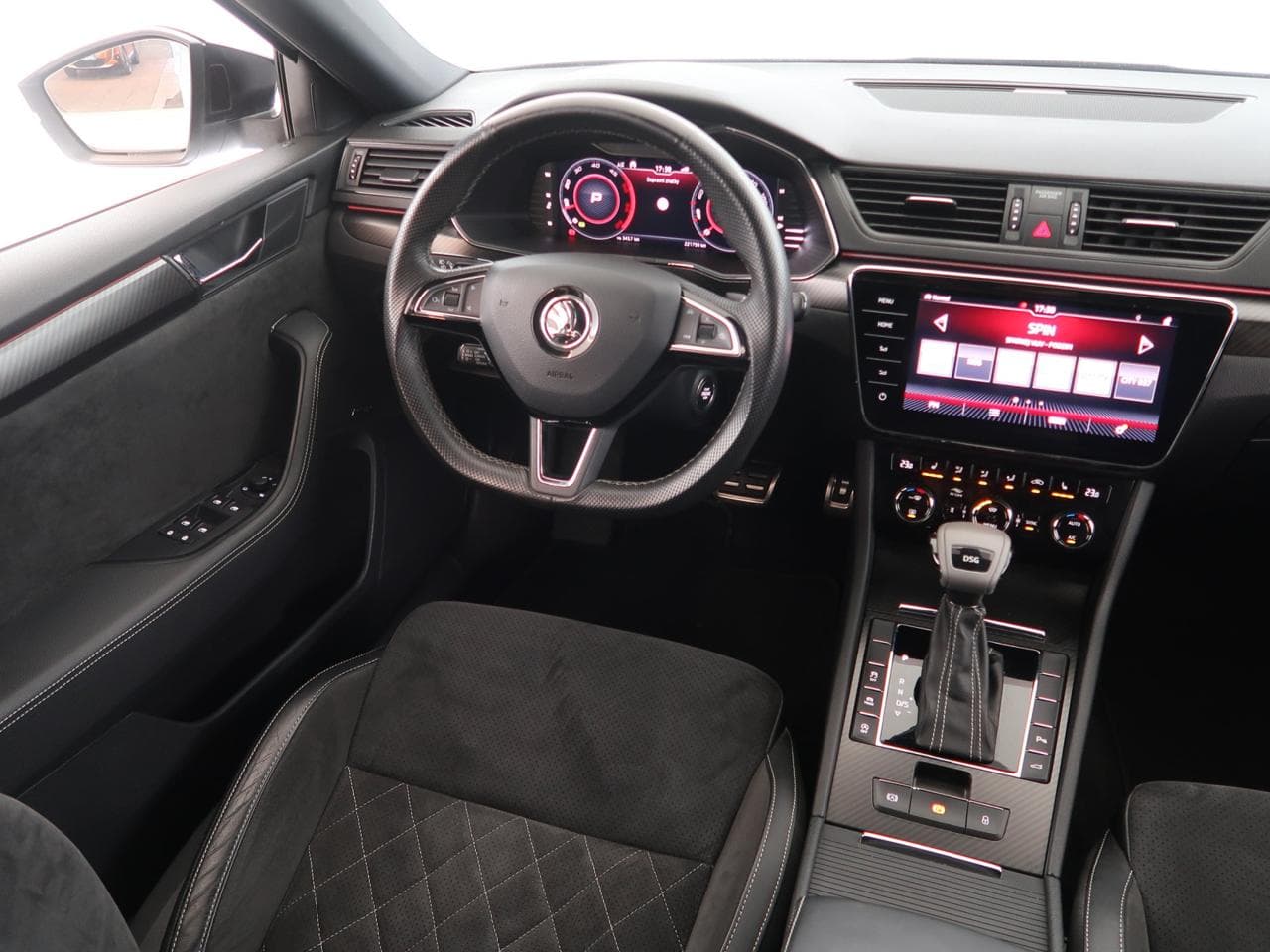 2020 Škoda SUPERB - 9