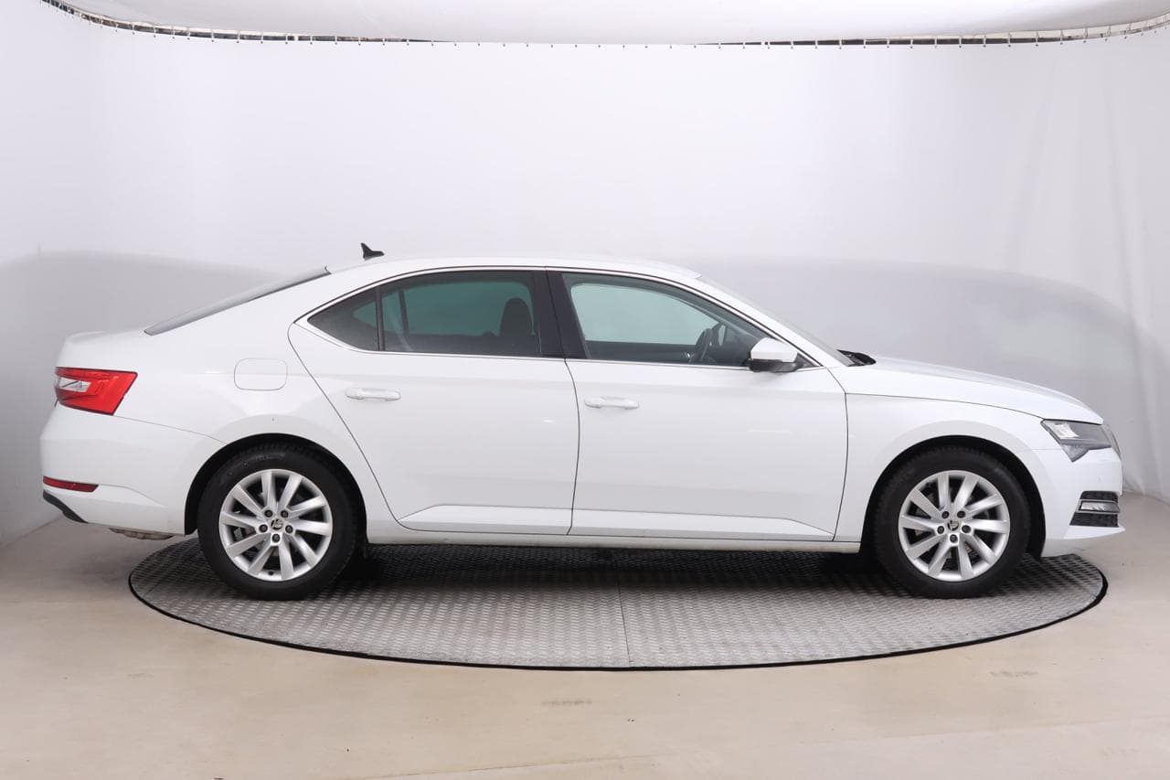 2019 Škoda SUPERB - 8