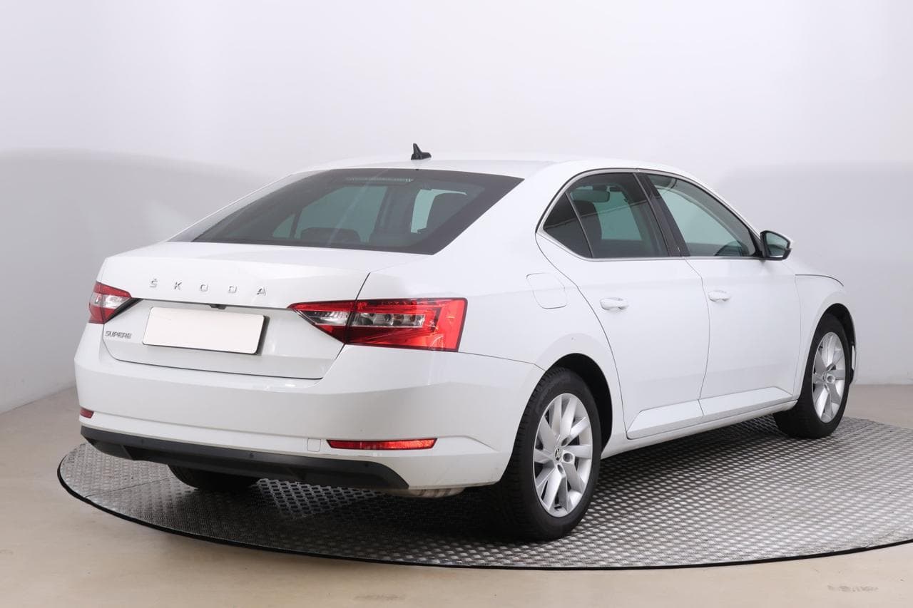 2019 Škoda SUPERB - 7
