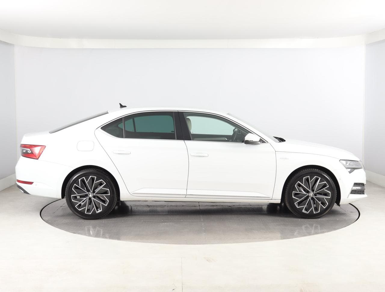 2023 Škoda SUPERB - 8