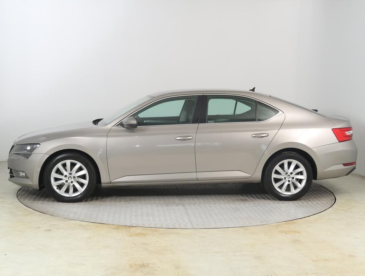2015 Škoda SUPERB - 4