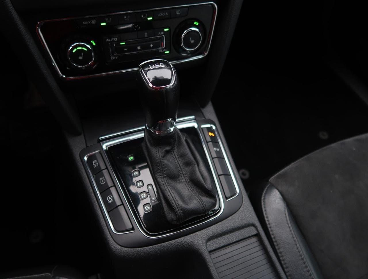 2014 Škoda SUPERB - 18