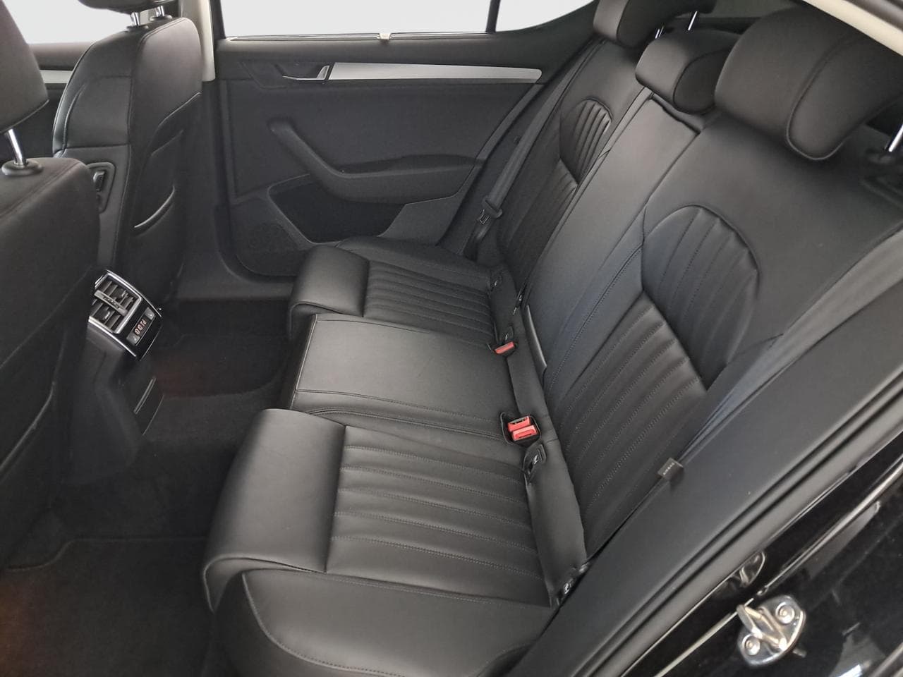 2019 Škoda SUPERB - 27