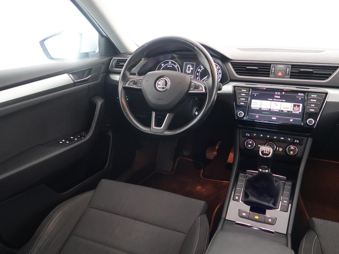 2017 Škoda SUPERB - 9