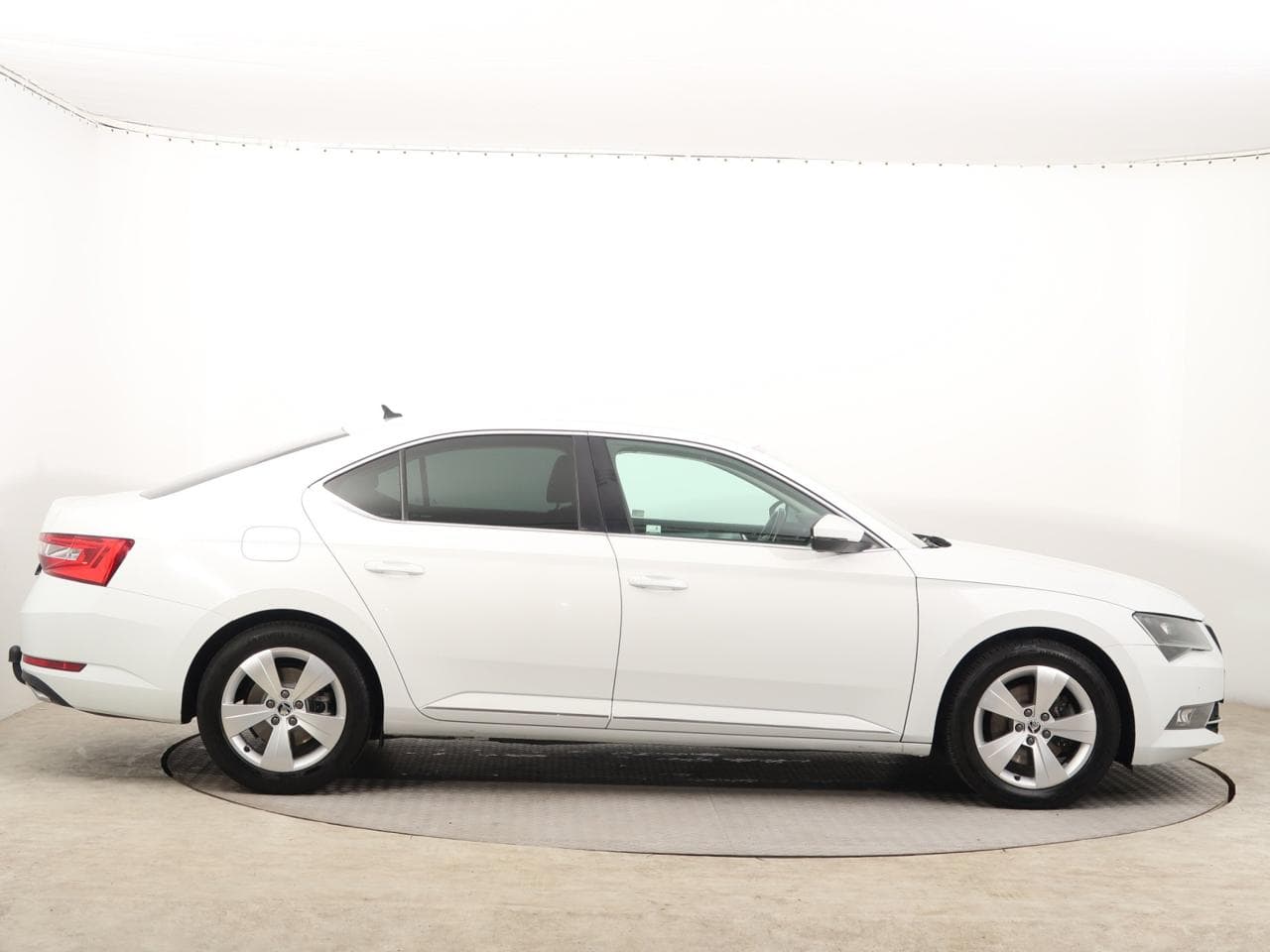 2017 Škoda SUPERB - 8