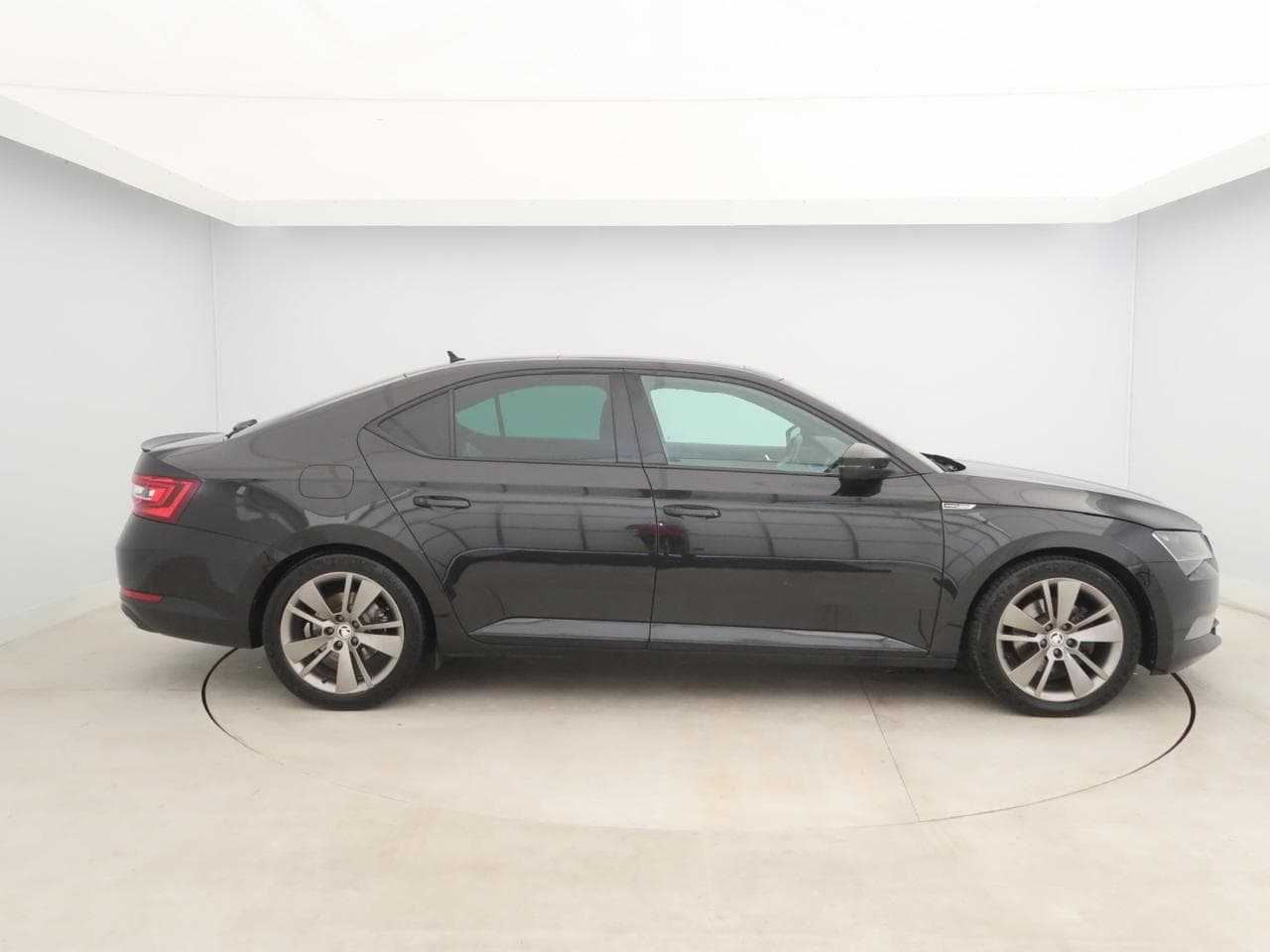 2018 Škoda SUPERB - 8