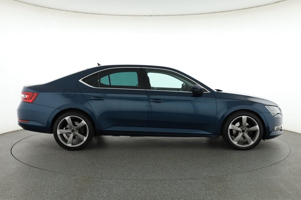 2016 Škoda SUPERB - 8