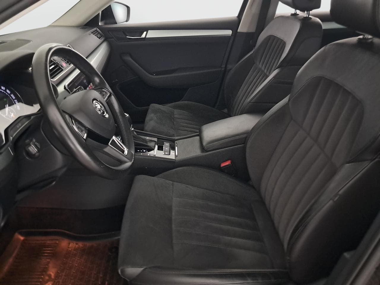 2019 Škoda SUPERB - 16