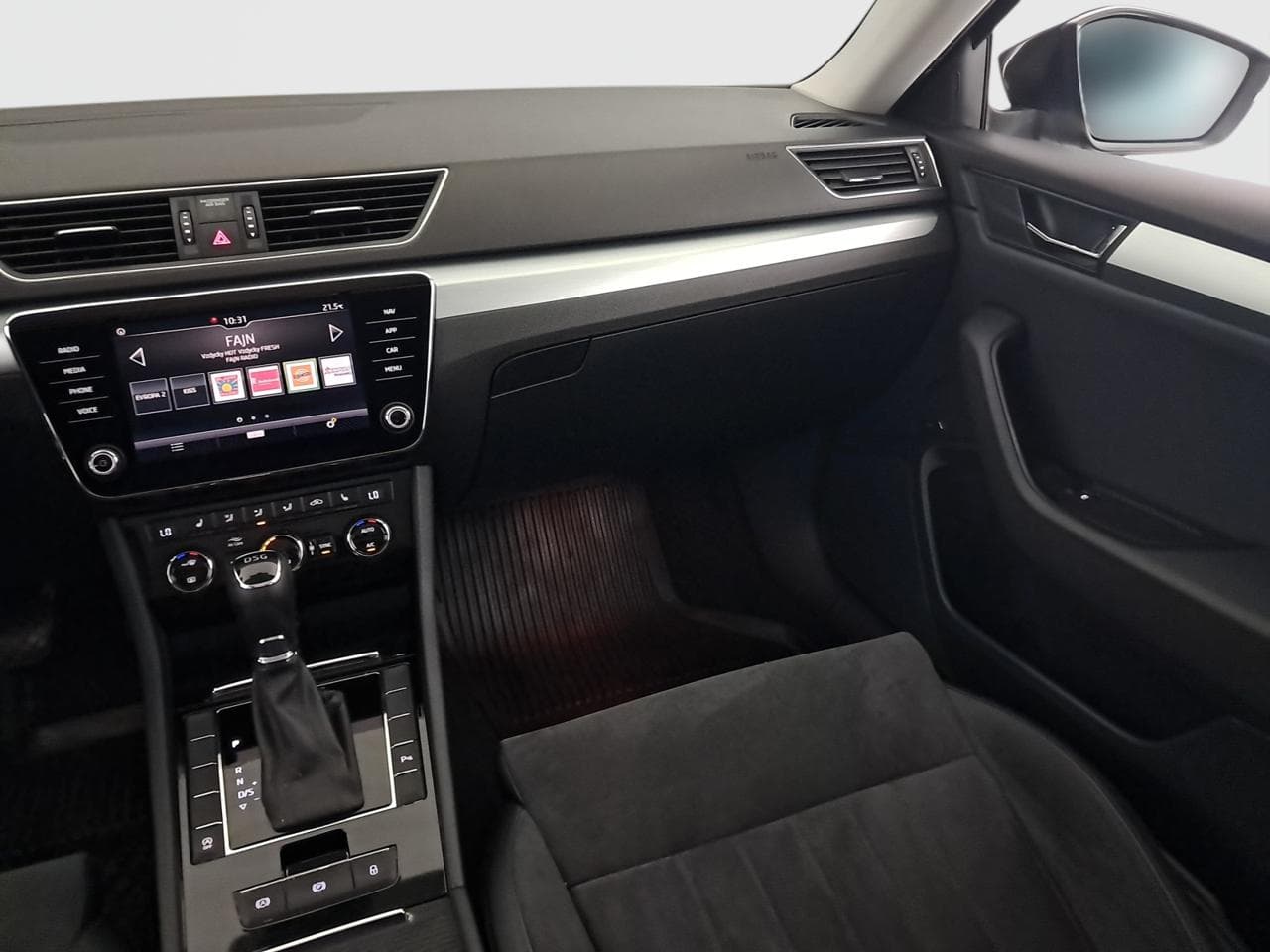 2019 Škoda SUPERB - 11