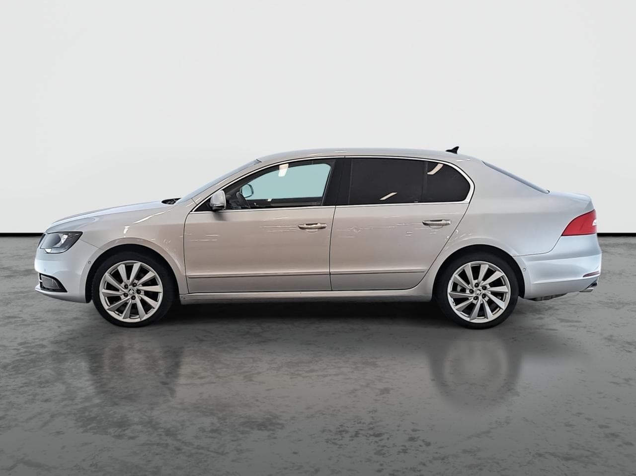 2014 Škoda SUPERB - 4