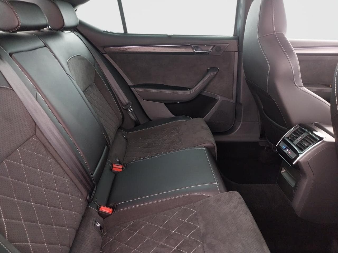2022 Škoda SUPERB - 13