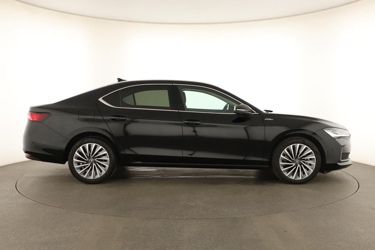 2025 Škoda SUPERB - 8