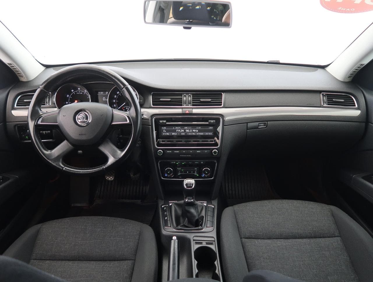 2015 Škoda SUPERB - 10
