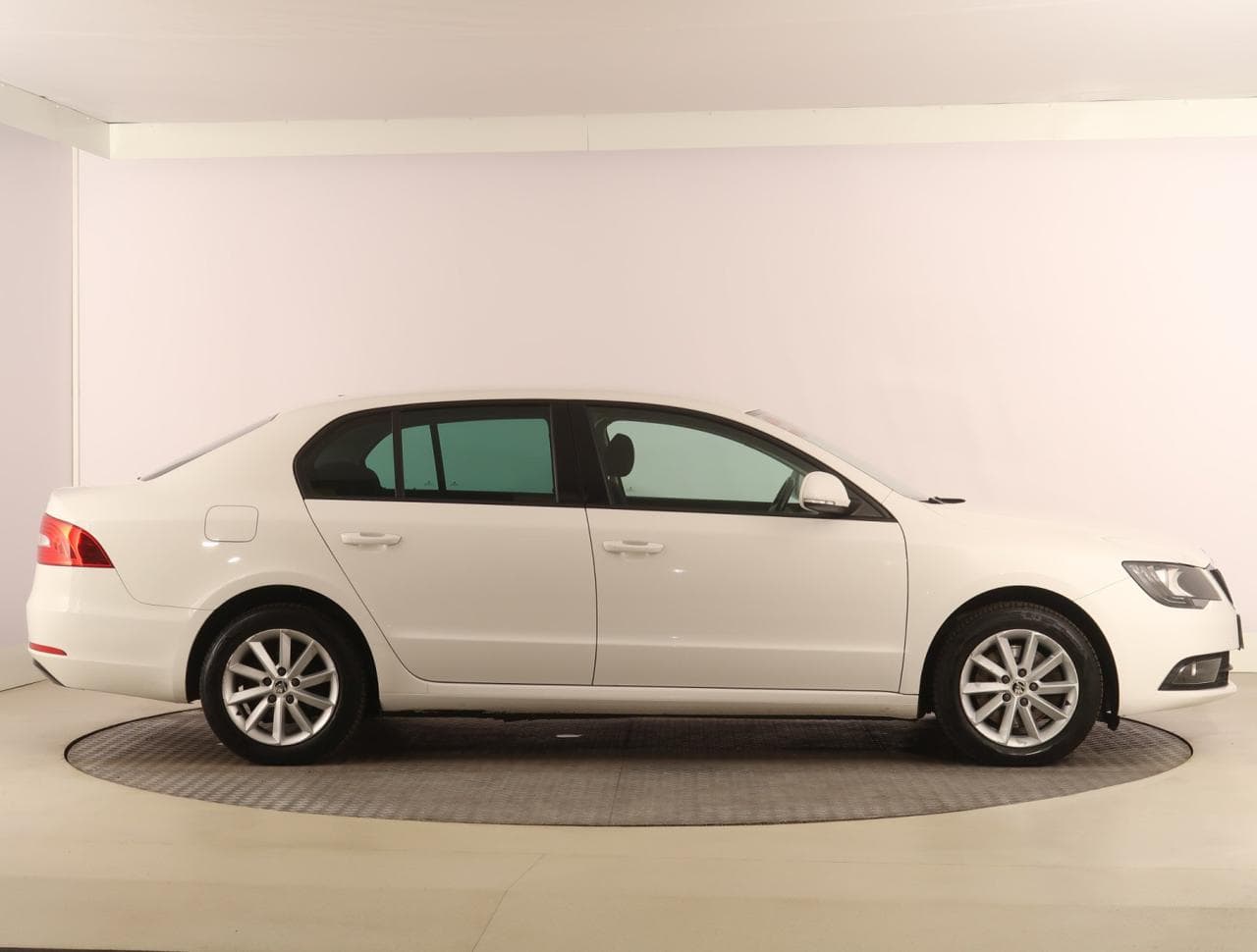 2015 Škoda SUPERB - 8