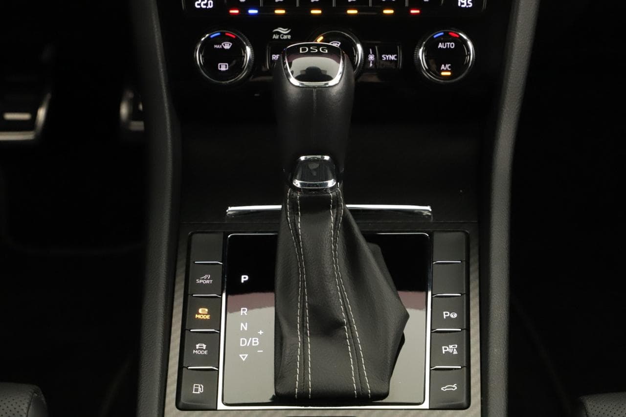 2020 Škoda SUPERB - 16