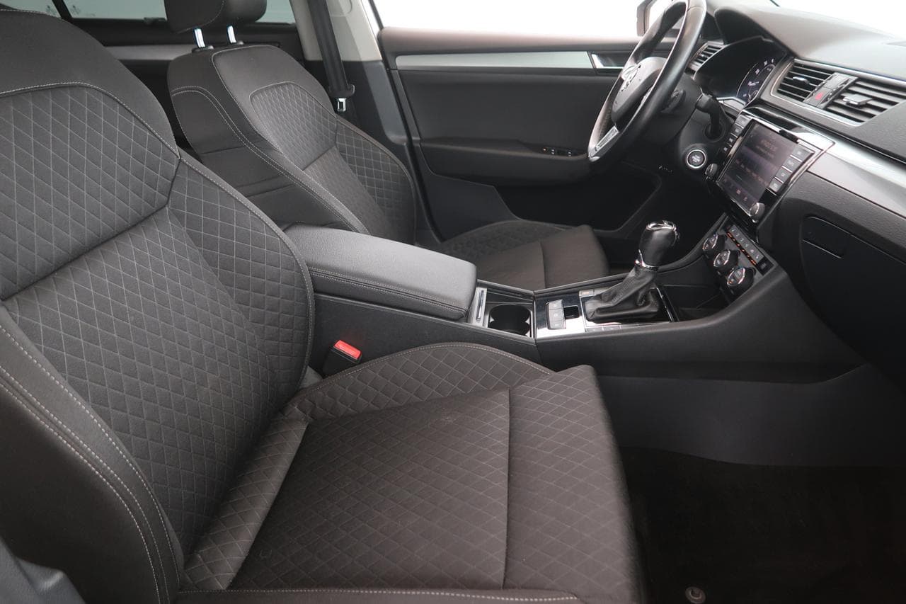 2016 Škoda SUPERB - 12