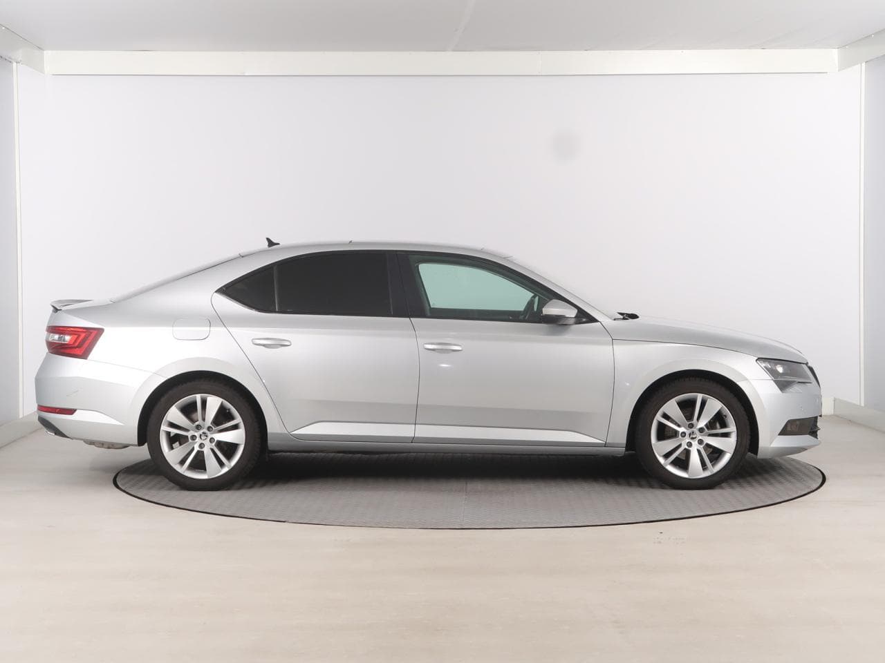 2016 Škoda SUPERB - 8