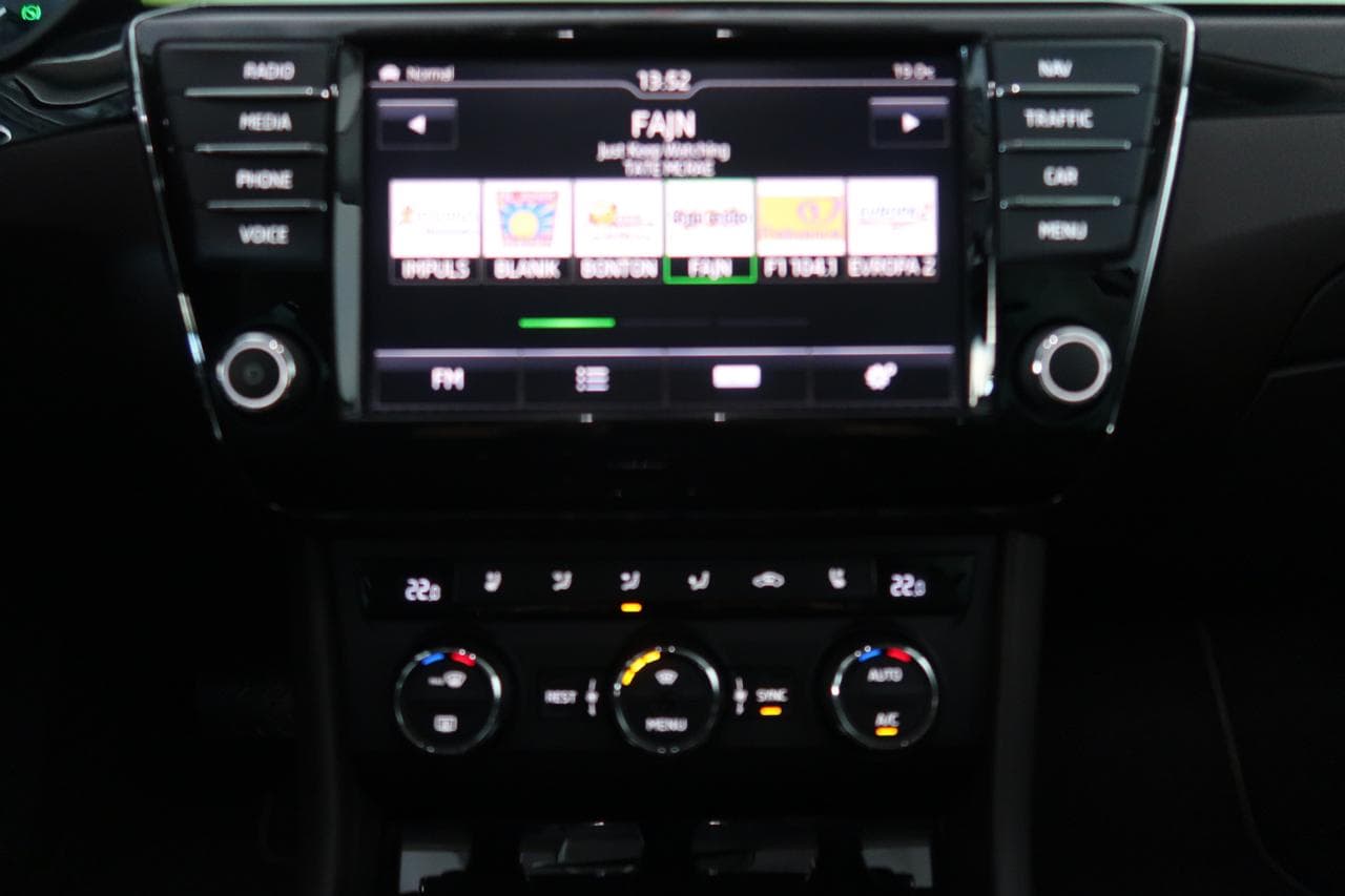 2015 Škoda SUPERB - 18