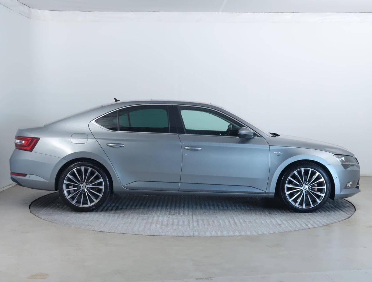 2015 Škoda SUPERB - 8