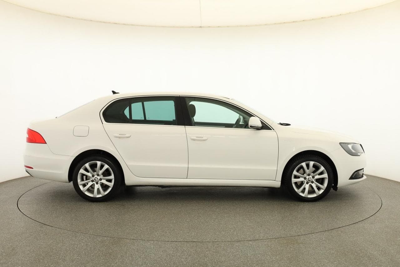 2015 Škoda SUPERB - 8