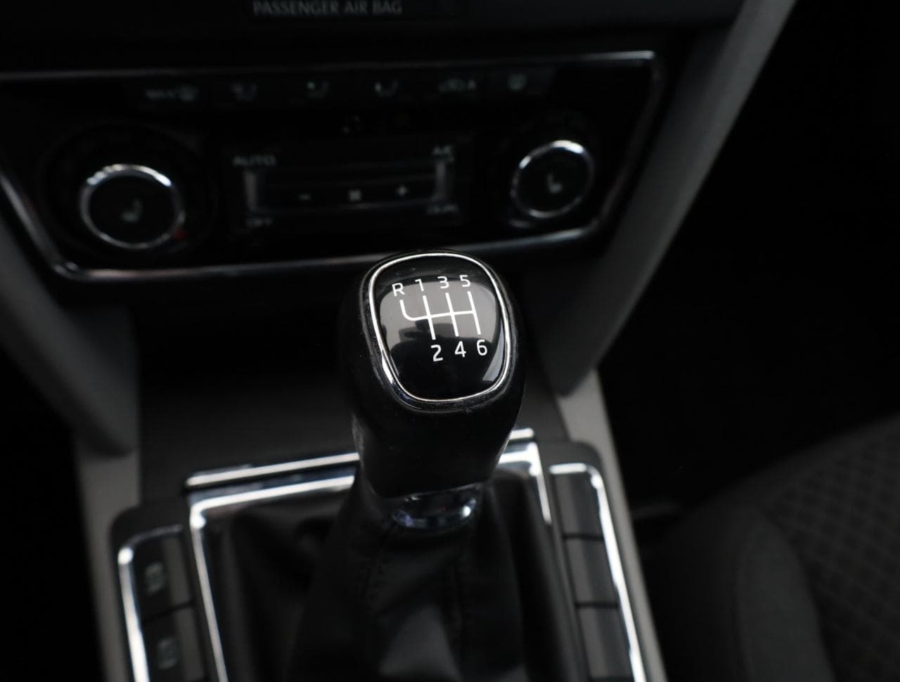 2015 Škoda SUPERB - 18