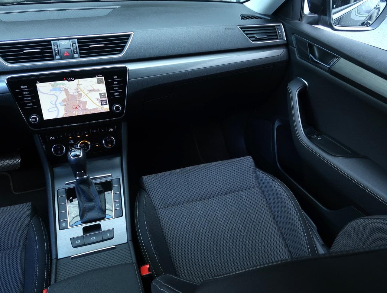 2020 Škoda SUPERB - 11
