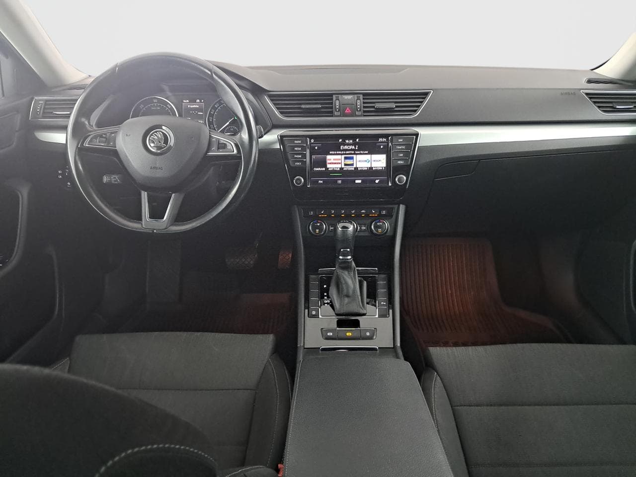 2016 Škoda SUPERB - 10