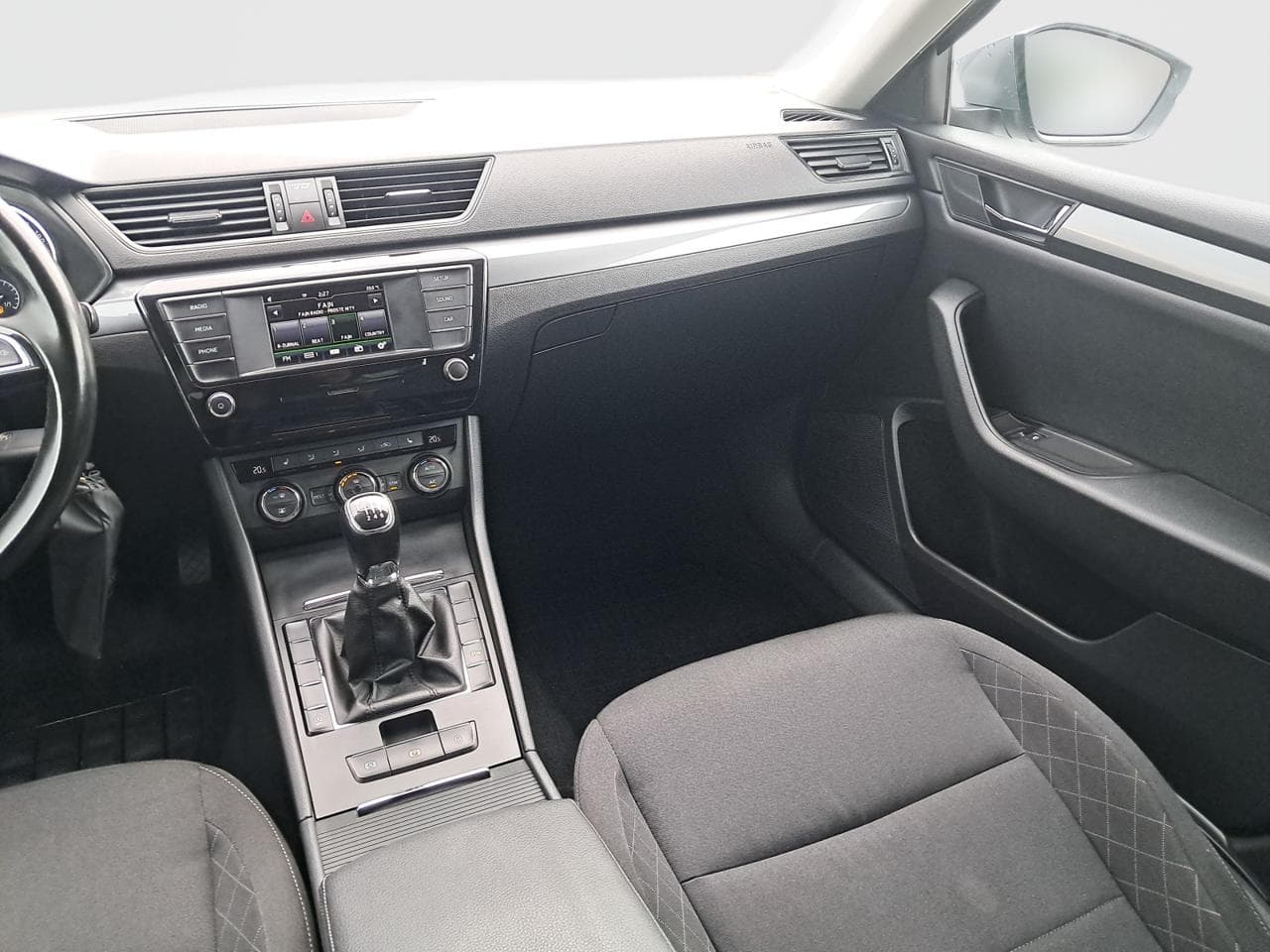 2017 Škoda SUPERB - 9