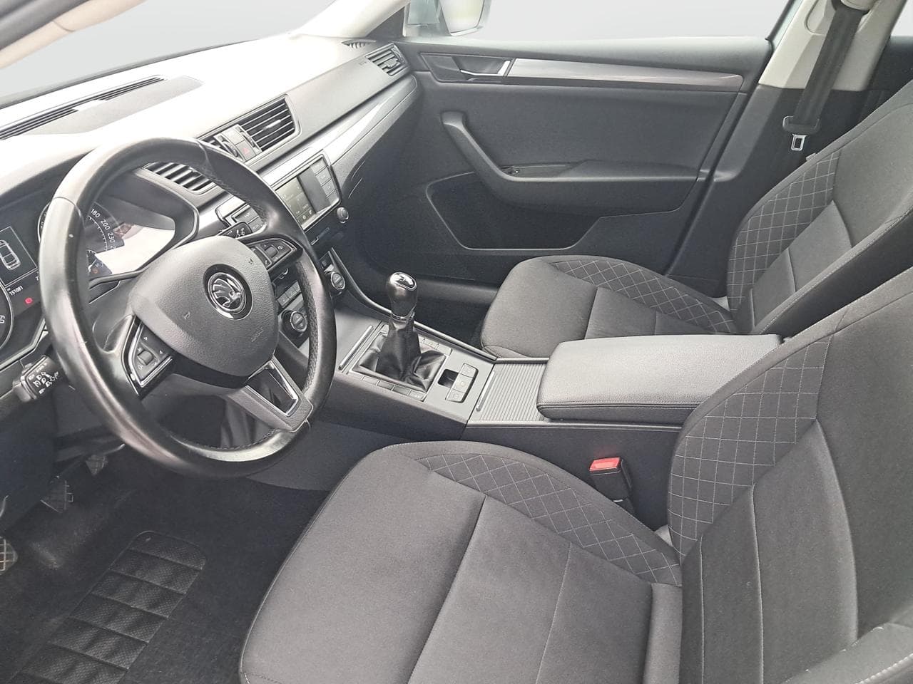 2017 Škoda SUPERB - 16