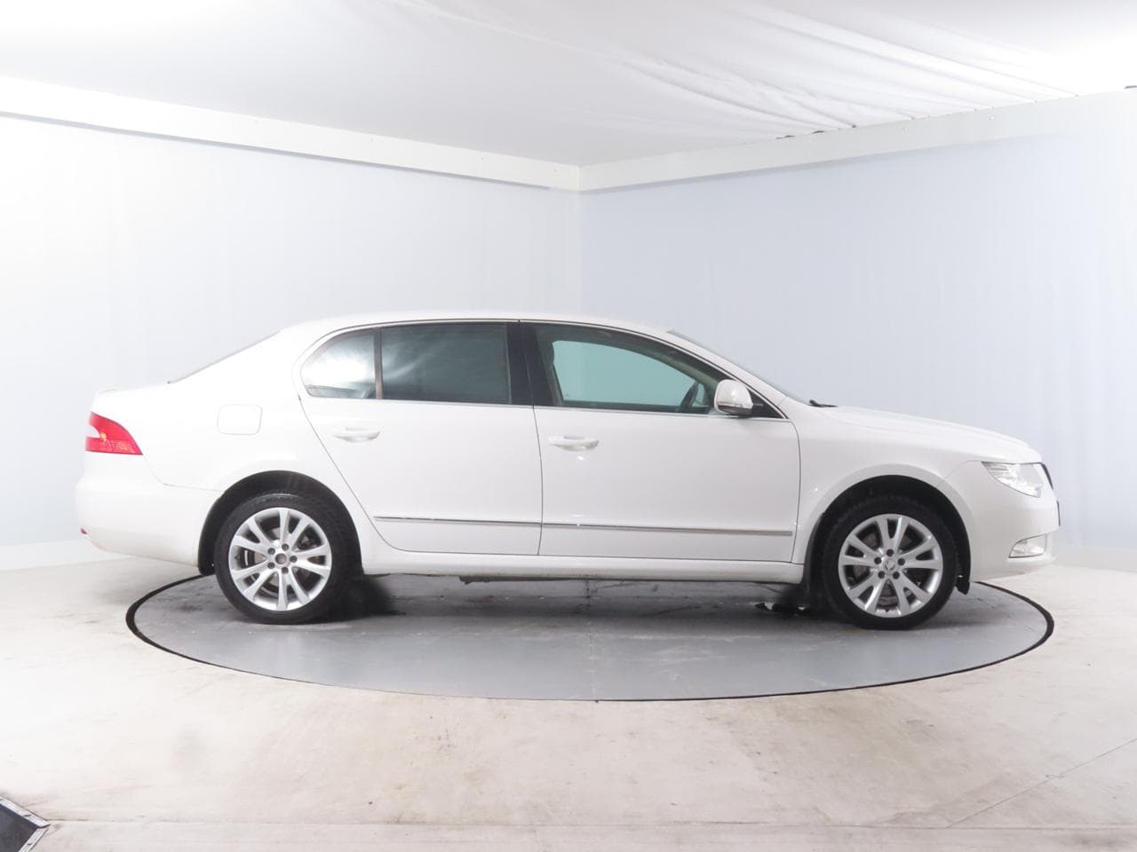 2012 Škoda SUPERB - 8