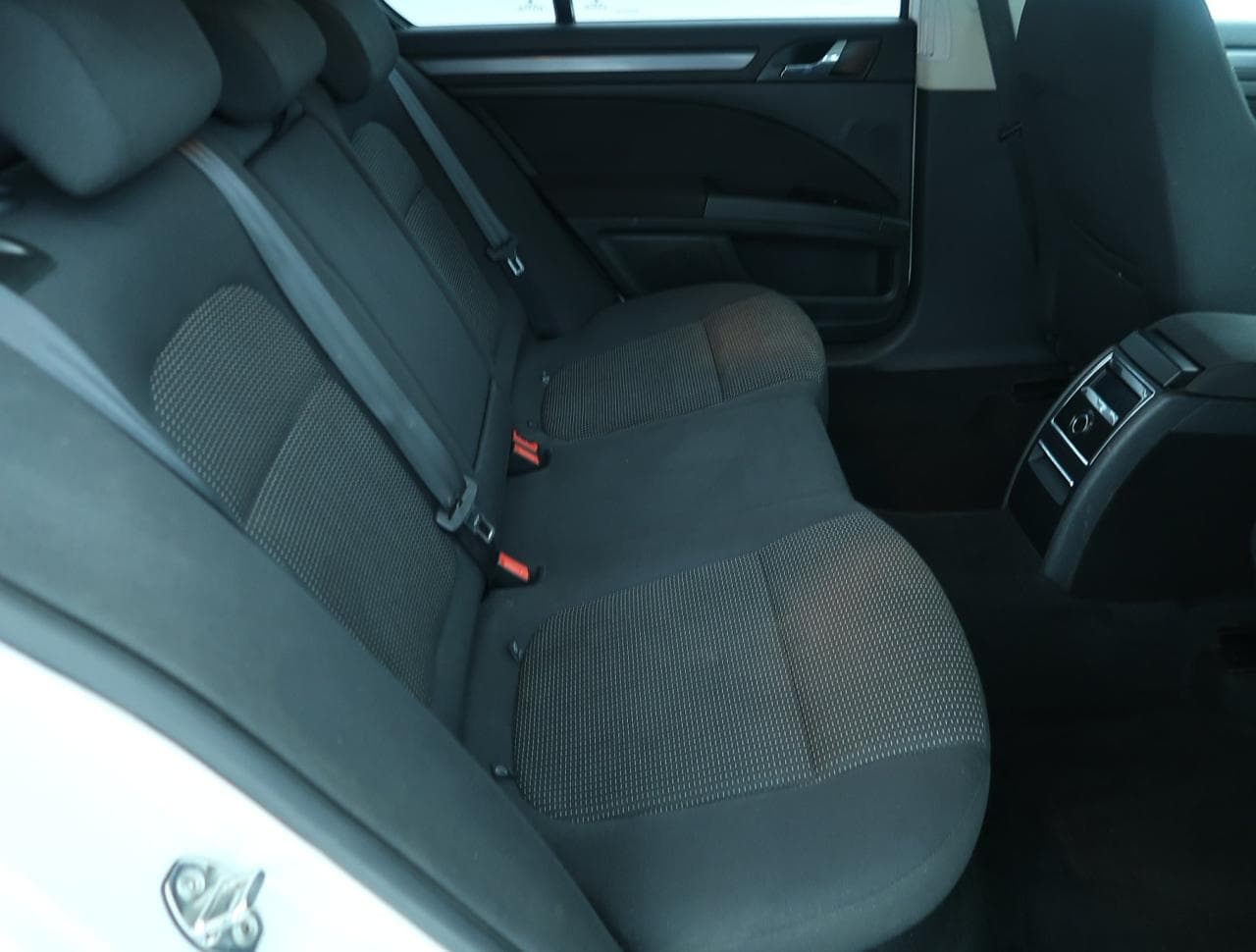 2011 Škoda SUPERB - 13