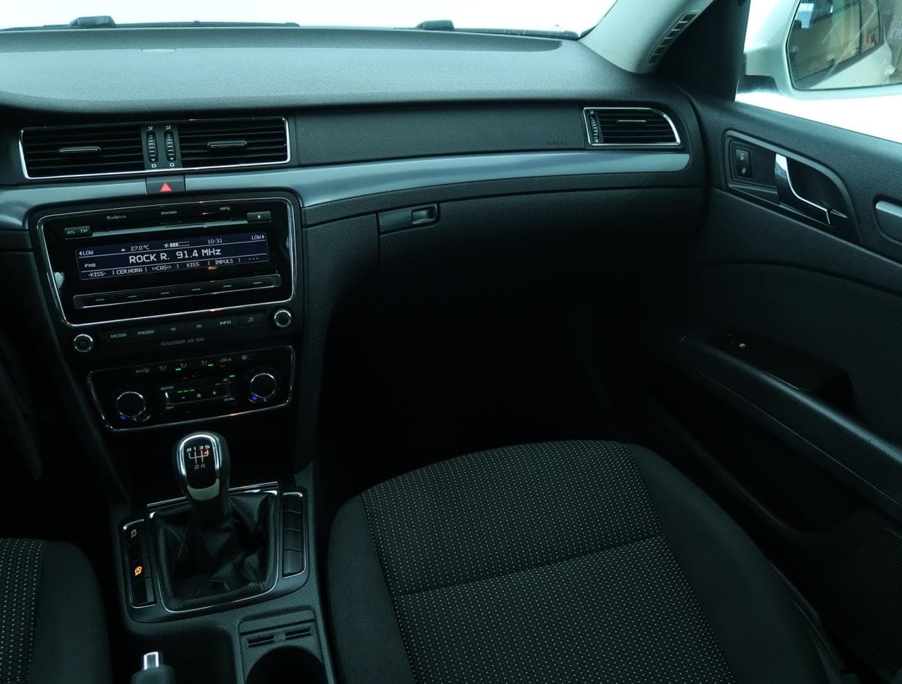 2011 Škoda SUPERB - 11