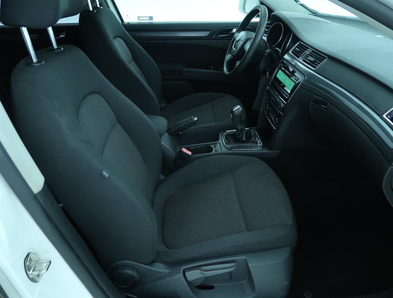 2011 Škoda SUPERB - 12