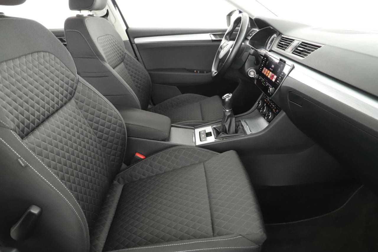 2020 Škoda SUPERB - 10