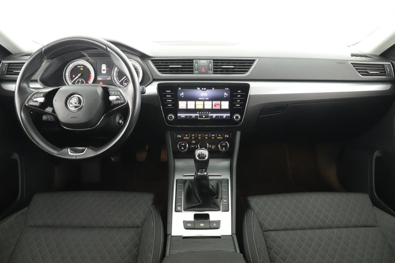 2020 Škoda SUPERB - 9