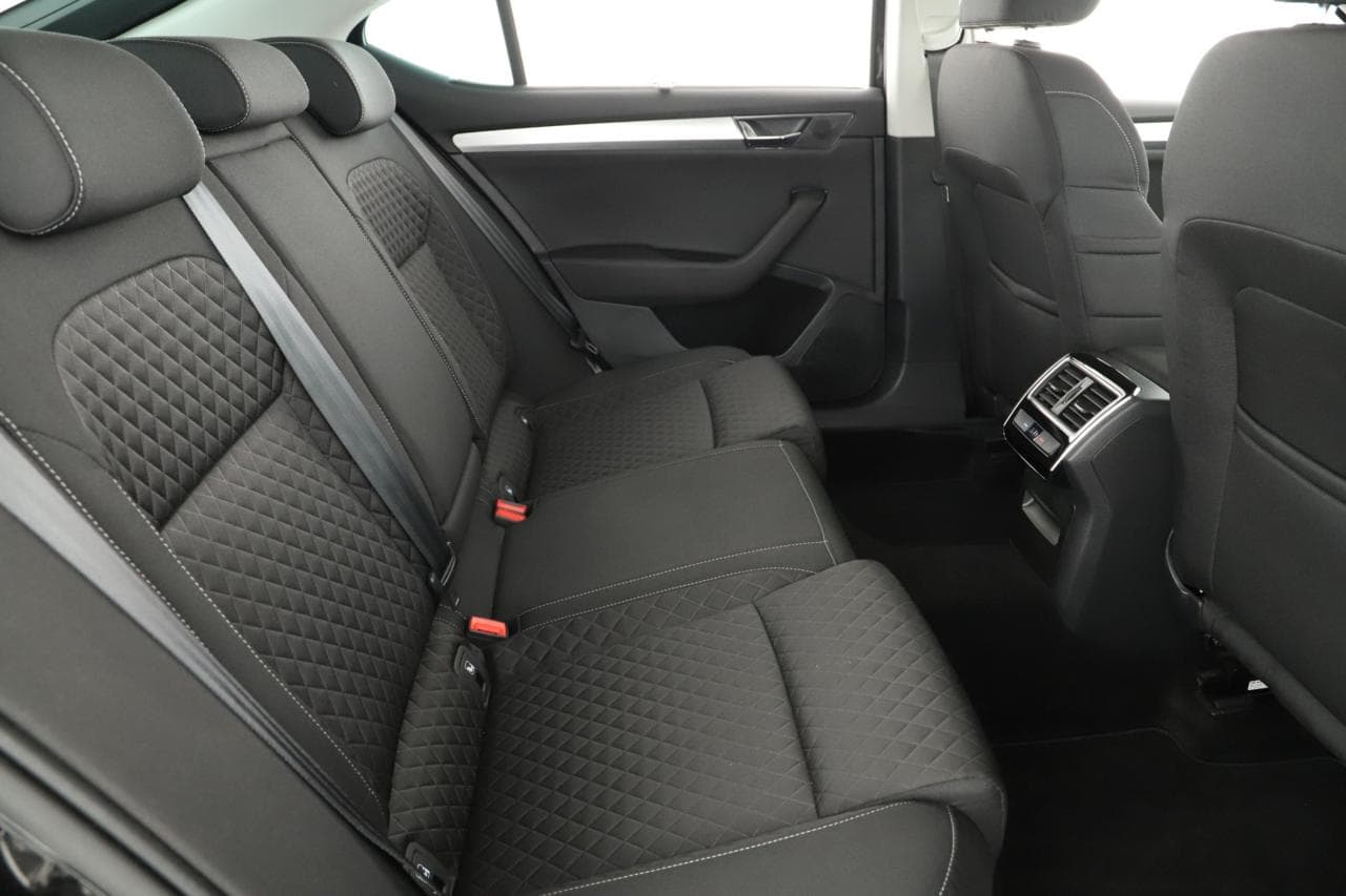2020 Škoda SUPERB - 11