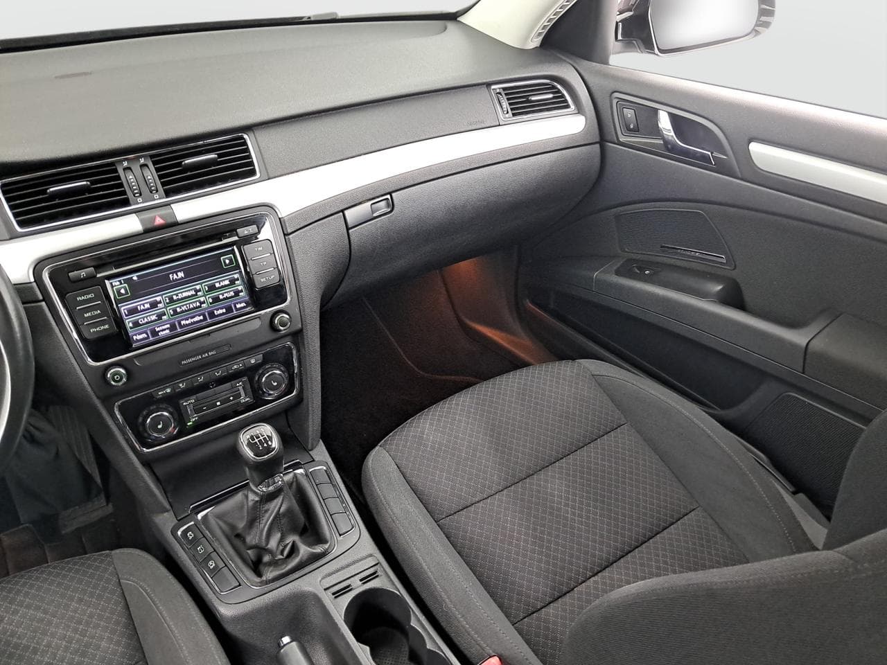 2014 Škoda SUPERB - 11
