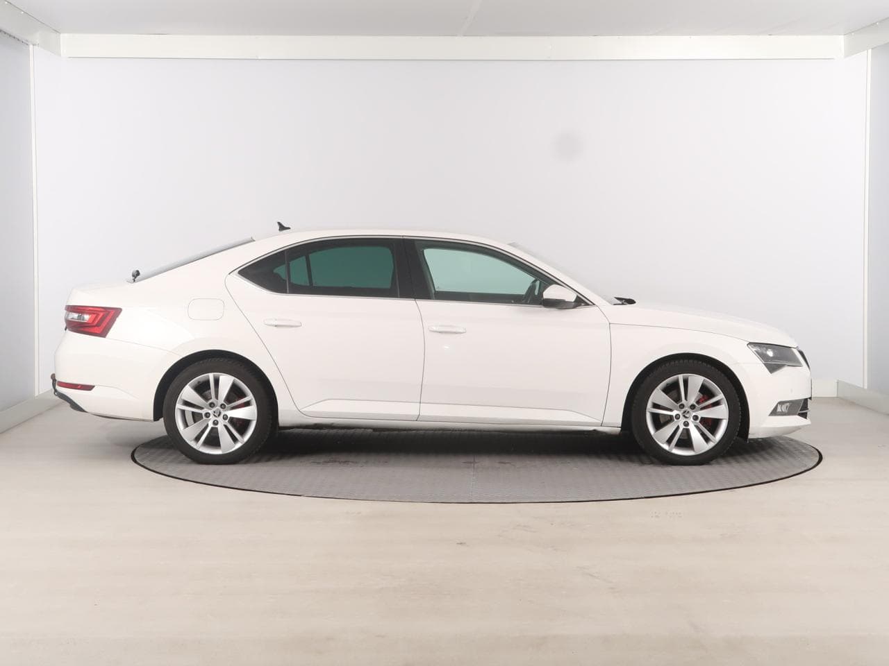 2016 Škoda SUPERB - 8