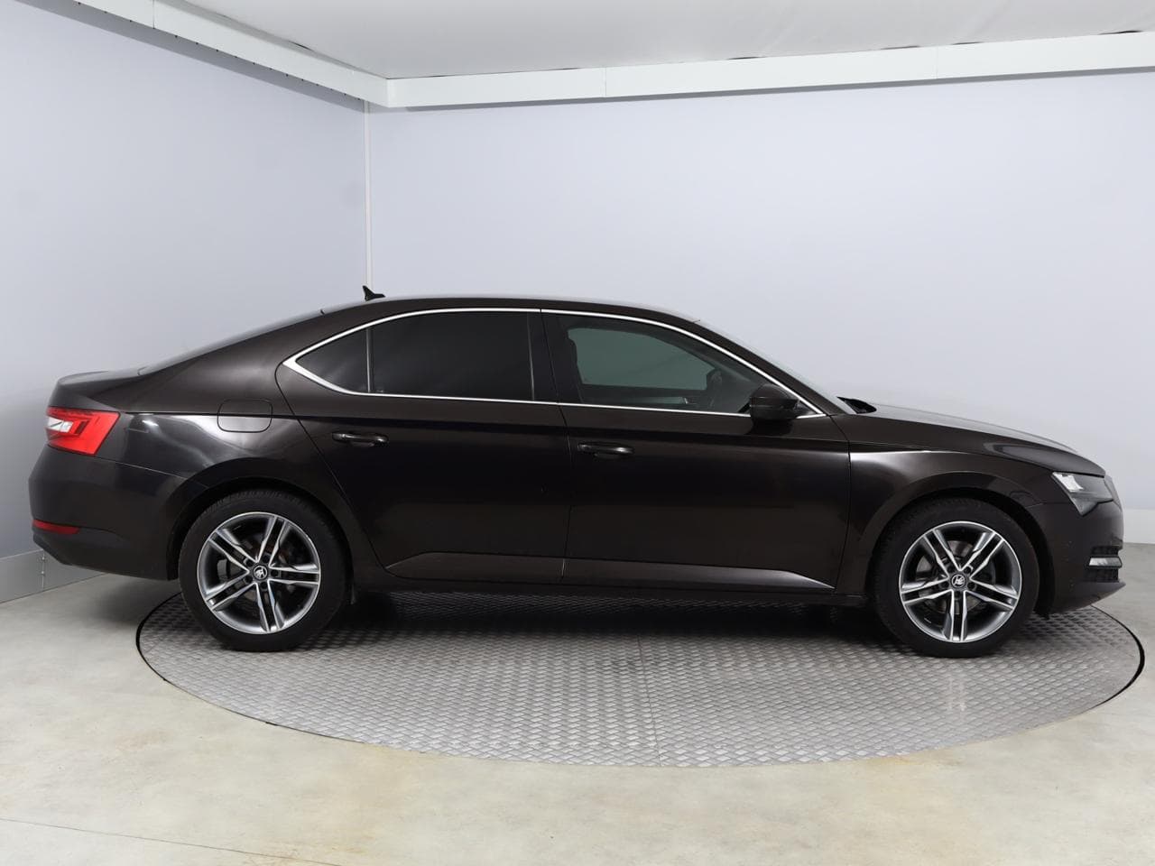2020 Škoda SUPERB - 8