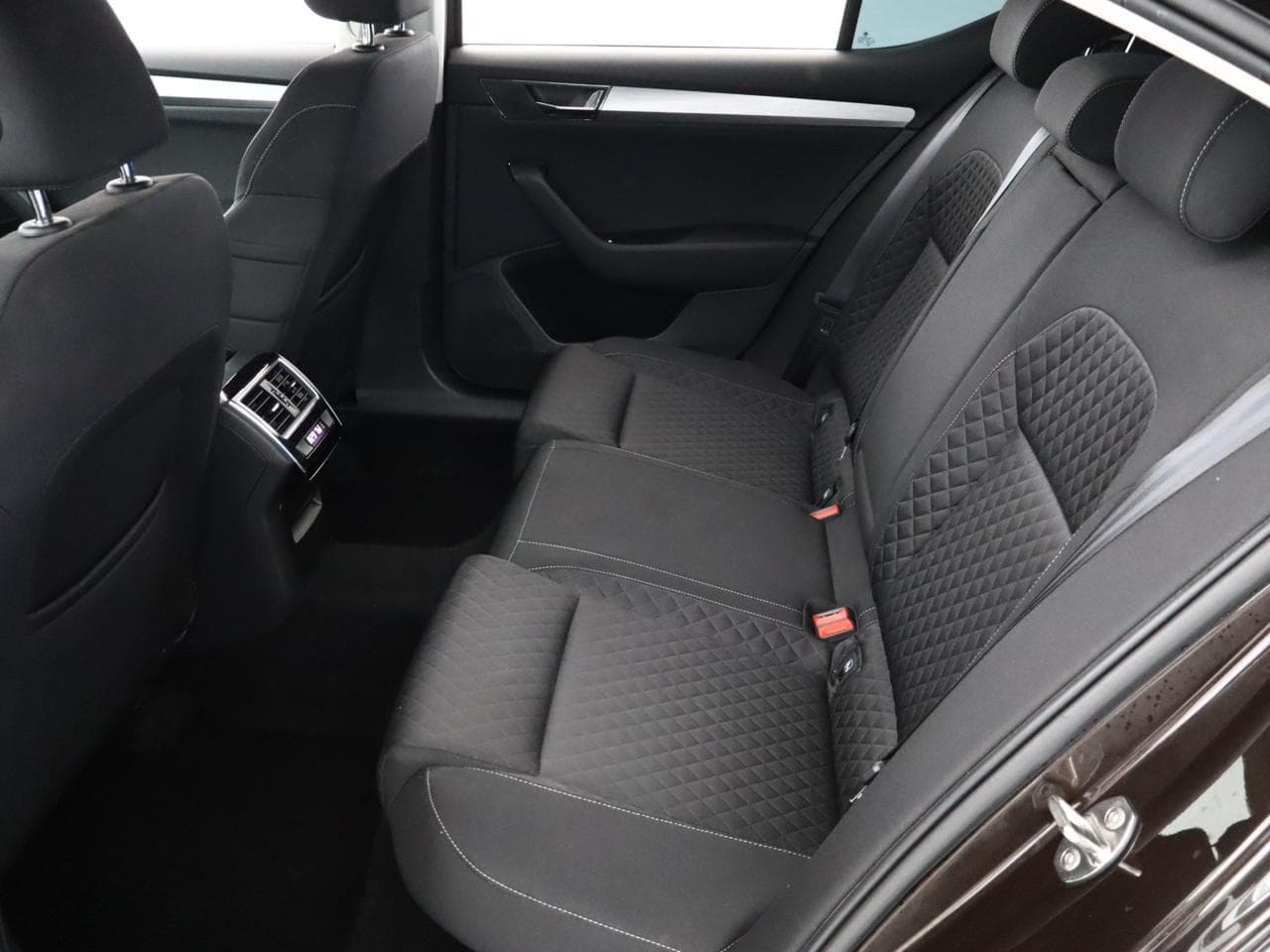 2020 Škoda SUPERB - 13