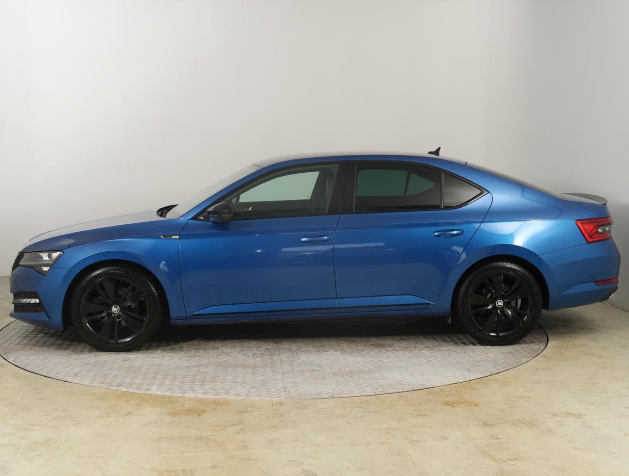 2020 Škoda SUPERB - 4