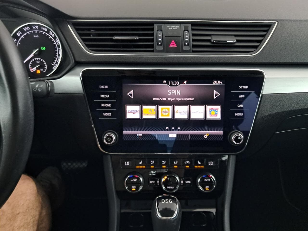 2018 Škoda SUPERB - 18