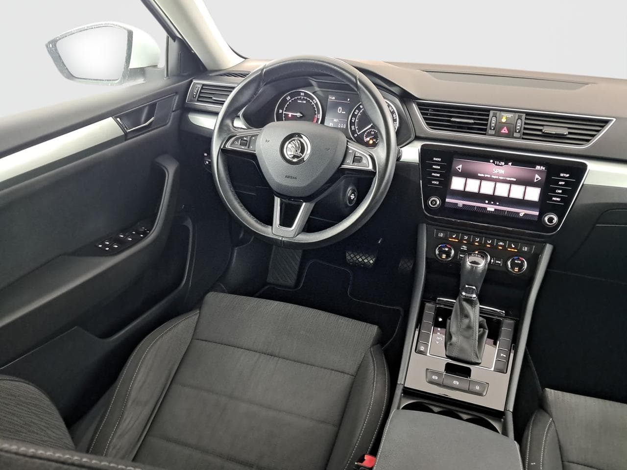 2018 Škoda SUPERB - 9